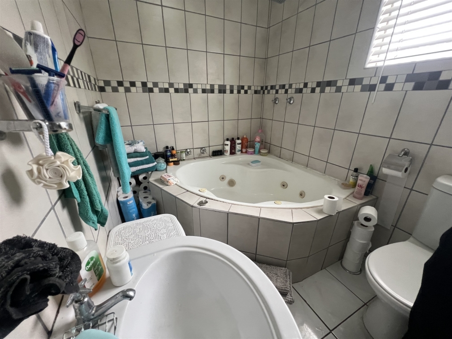 4 Bedroom Property for Sale in Amalinda North Eastern Cape